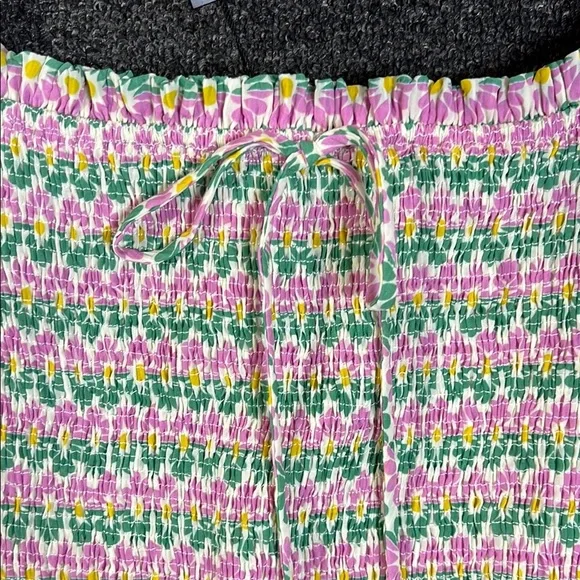 Zara has Green and Pink Smocked Flutter Sleeve Crop Blouse, Womens M - Picture 3 of 7